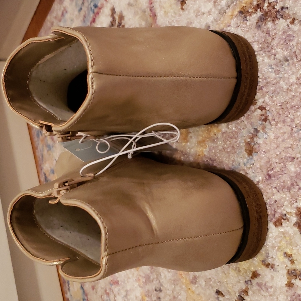 Gold booties - Picture 2 of 7